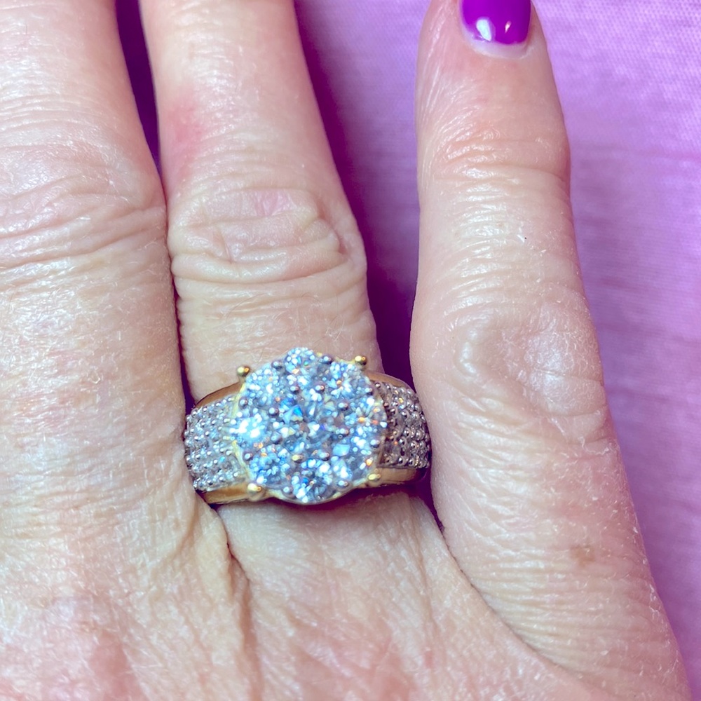 Bella Luce White Diamond Simulant Ring